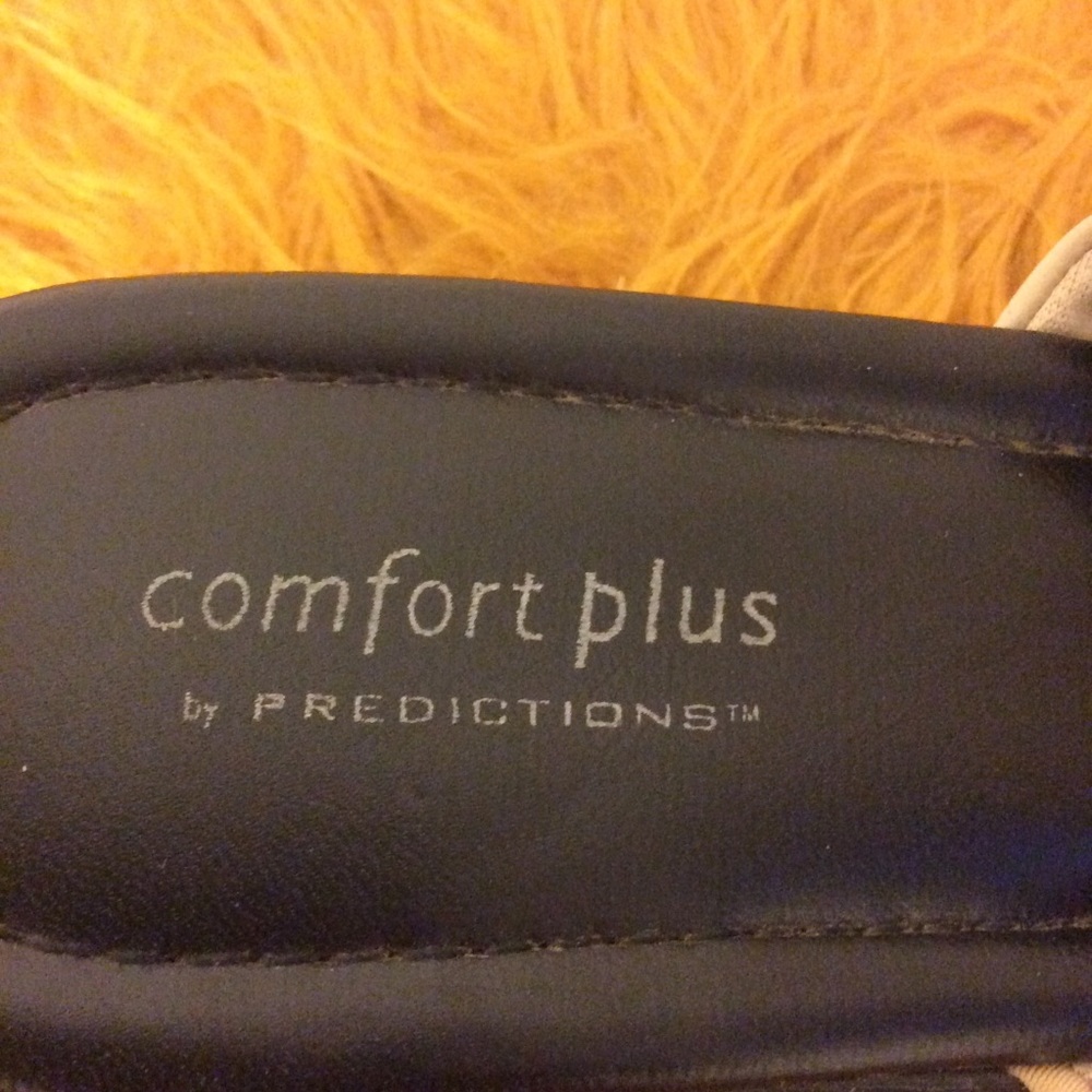 Sandals - Picture 6 of 10